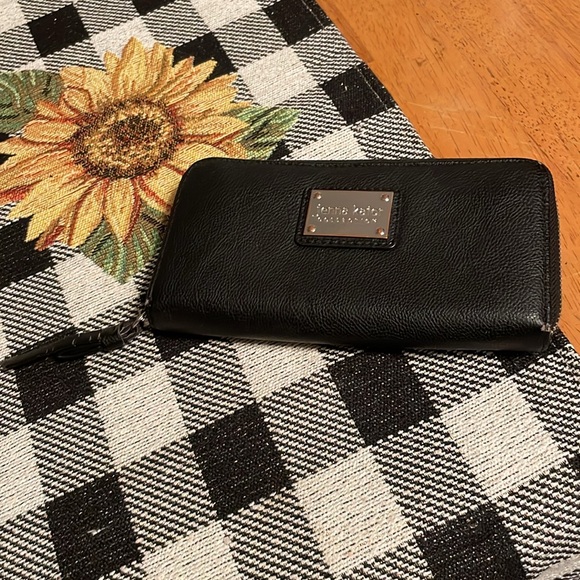 Jenna Kator black zippered 3 compartment wallet - Picture 7 of 7
